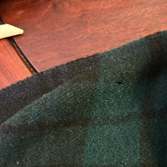 Ralph Lauren Wool Scarf with tiny hioles - Picture 6 of 7